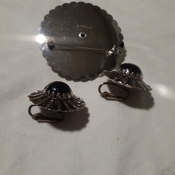 Sarah Coventry Brooch and Earrings set - Picture 2 of 4